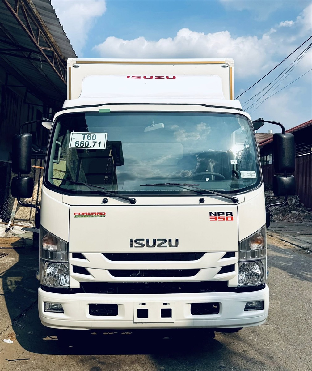 Xe tải Isuzu NPR350 Euro 5 nhìn từ phía trước