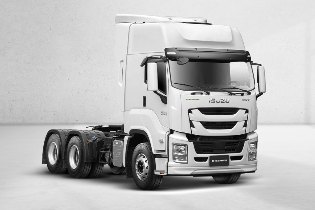 Xe đầu kéo Isuzu EXZ 6x4 nhìn từ phía trước
