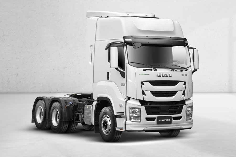 Xe đầu kéo Isuzu EXZ 6x4 nhìn từ phía trước